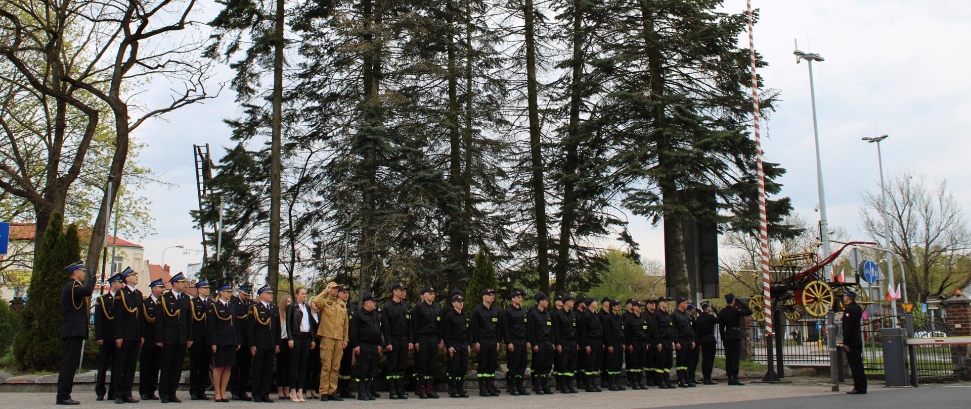Dzień Flagi Rzeczypospolitej Polskiej w Komendzie Miejskiej PSP w Olsztynie