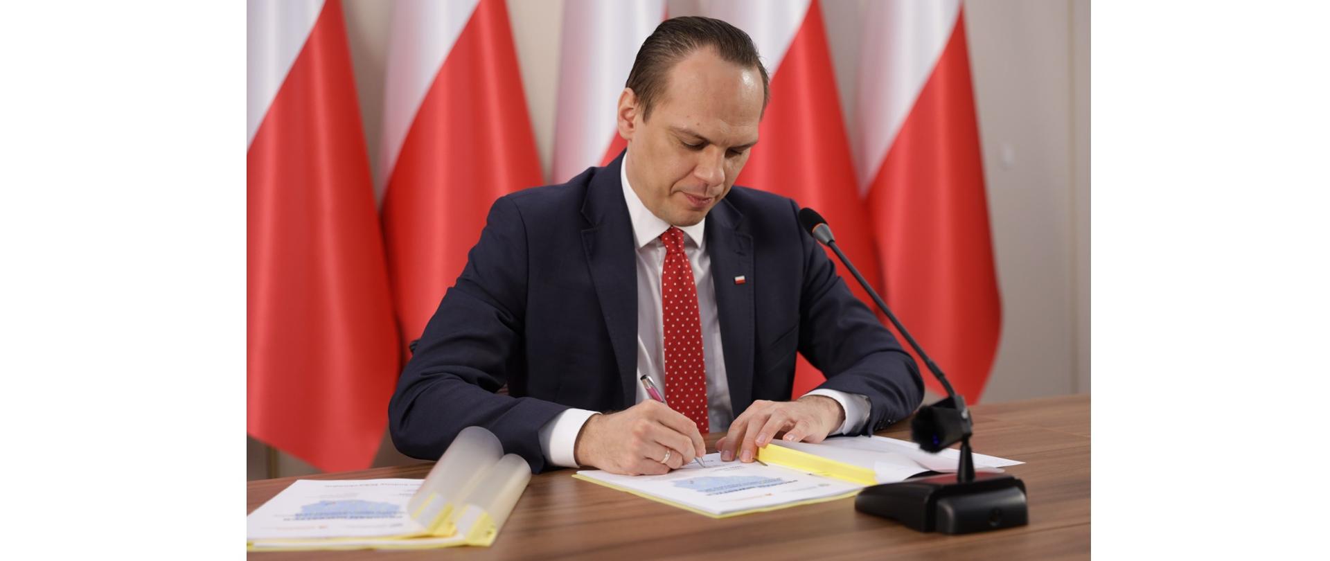 Wiceminister infrastruktury Rafał Weber zatwierdził Programy inwestycji dla 3 obwodnic w woj. podkarpackim