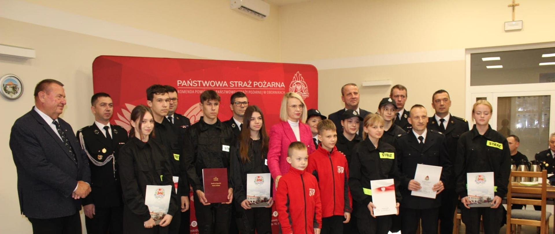 Wręczenie promes na dotację Młodzieżowych Drużyn Pożarniczych z terenu powiatu obornickiego.