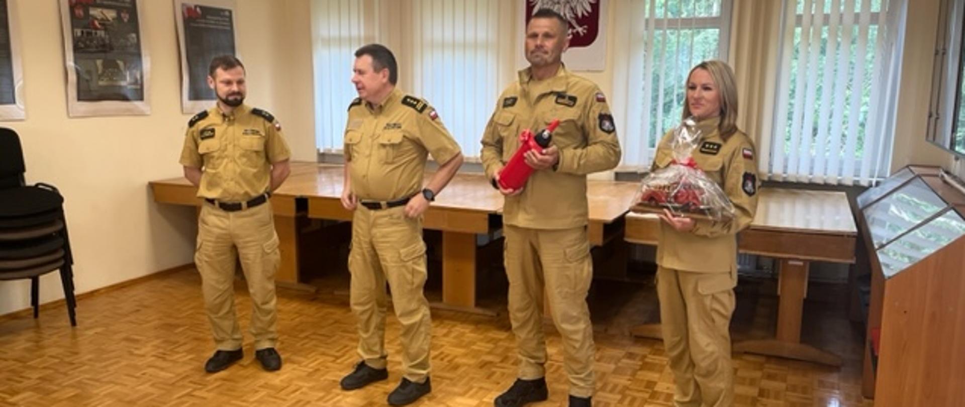 Uroczysta zbiórka związana z przeniesieniem funkcjonariusza PSP