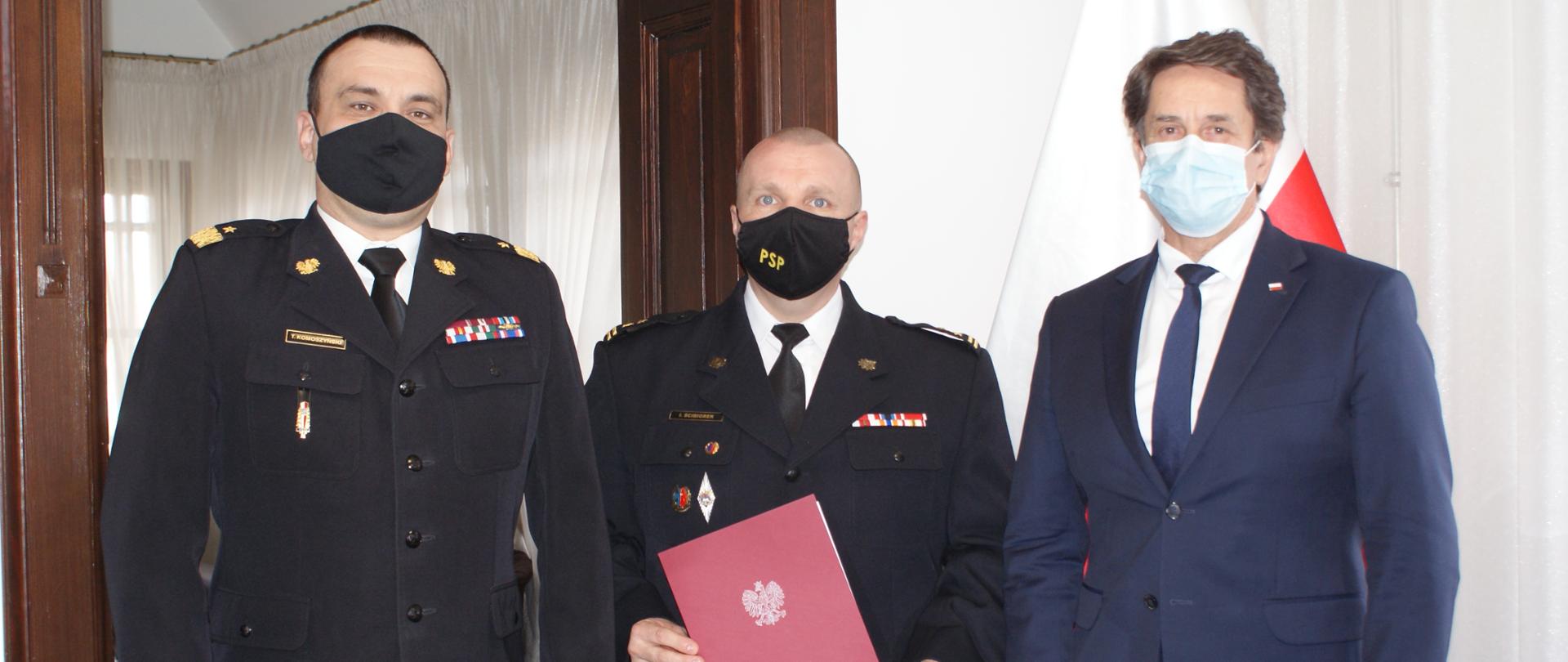 Na zdjęciu nadbryg. Tomasz Komoszyński, Starosta Braniewski Karol Motyka oraz bryg. Ireneusz Ścibiorek