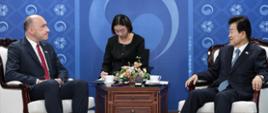 Ambasador Bartosz Wiśniewski z Ministrem Zjednoczenia Republiki Korei Chung Dong-young