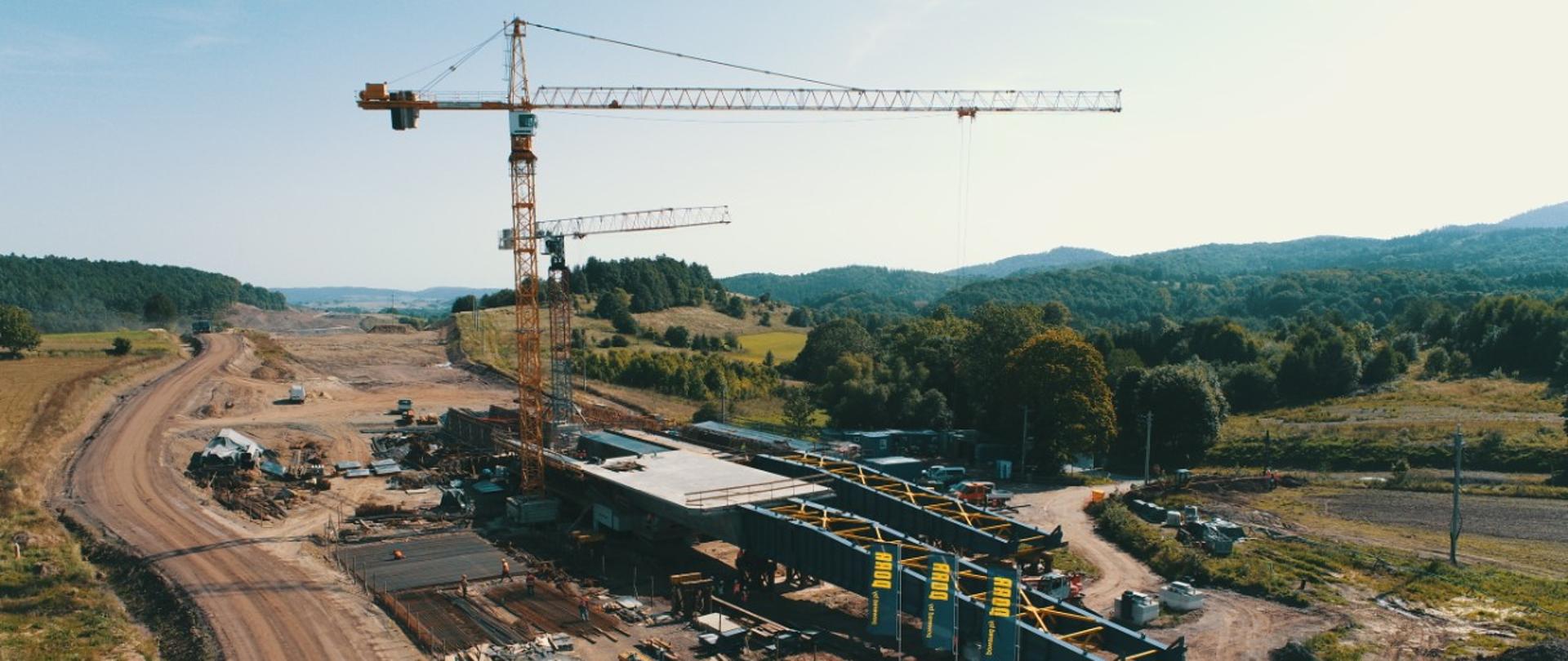 Na zdjęciu widać budowę drogi ekspresowej S3 odcinek od Bolkowa do granicy państwa w Lubawce