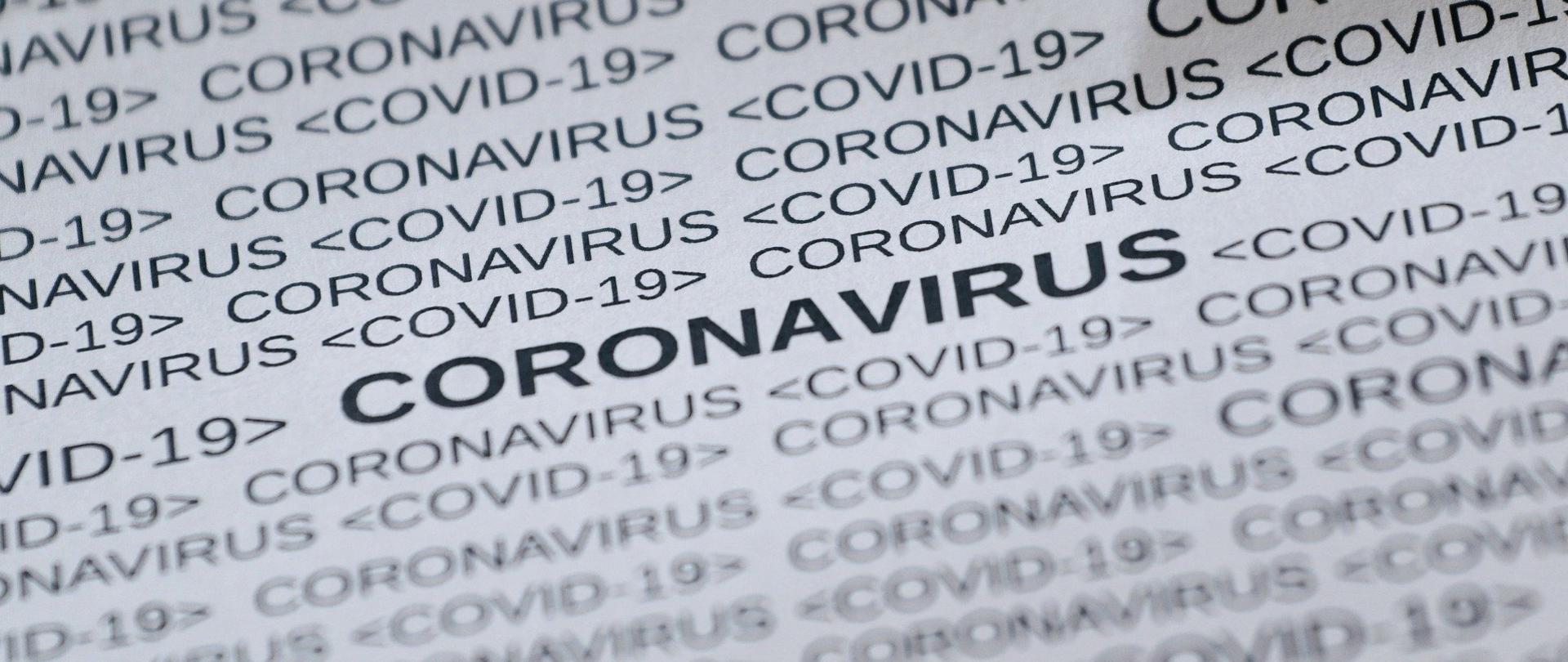 Na białym tle czarne napisy z hasłami coronavirus i covid-19