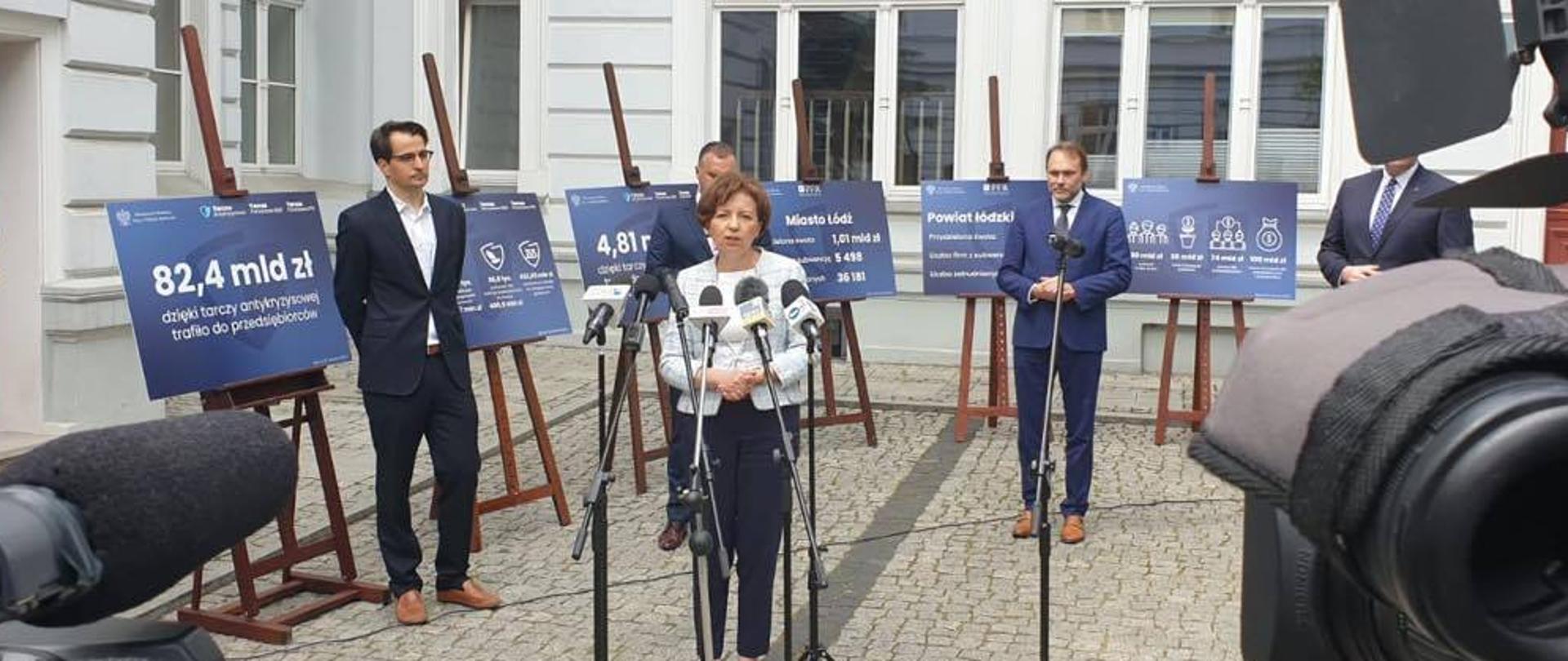 Briefing w łodzi - na zdjęciu minister Marlena Maląg