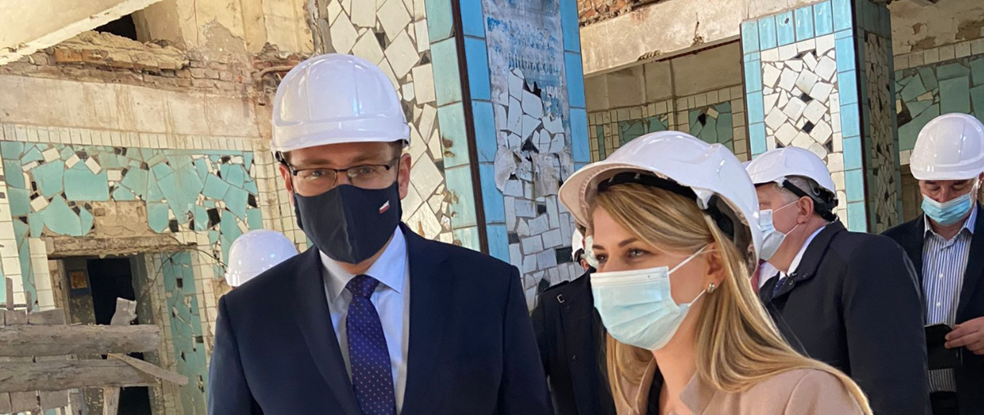 Wiceminister Maciej Małecki na terenie XVIII-wiecznego kościoła p.w. św. Jakuba Apostoła