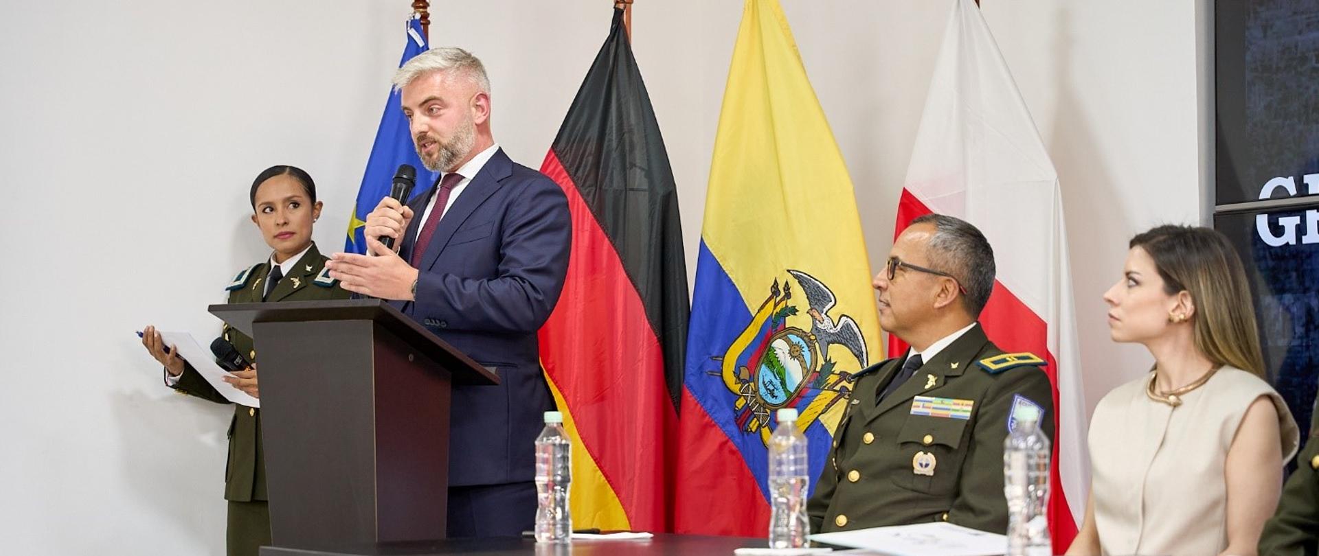 Inauguración del proyecto de introducción del sabueso de montaña de baviera para la Policía Nacional del Ecuador