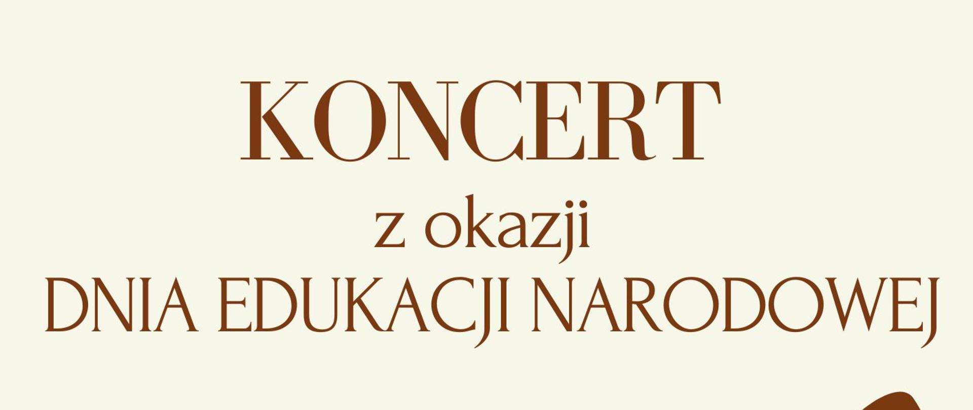 Na białym tle, w górnej części zamieszczony jest tekst literami w odcieniach brązu: ,,KONCERT z okazji DNIA EDUKACJI NARODOWEJ’’ oraz ,,Podczas koncertu odbędzie się ślubowanie pierwszoklasistów i wręczenie stypendiów’’. W części centralnej w lewej części, fioletowymi literami napis: ,,23 PAŹDZIERNIK GODZ. 17:00, Sala koncertowa ZPSM w Bochni’’, poniżej czarnym drukiem: ,,Serdecznie zapraszamy’’. W części centralnej i dolnej po prawej stronie został ulokowany klucz wiolinowy oraz oplatająca go pięciolinia z nutami w kolorze brązu. W części dolnej po lewej stronie umieszczono logo szkoły a na samym dole plakatu pięciolinia z nutami w kolorze czarnym.