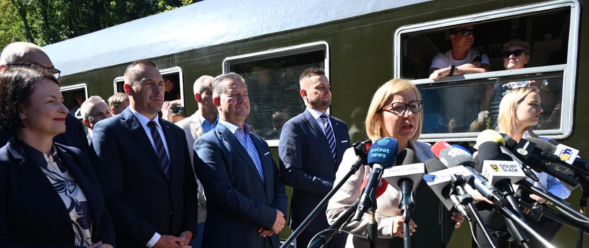 Economic Forum in Karpacz: the first scheduled passenger service using a train with a hydrogen locomotive