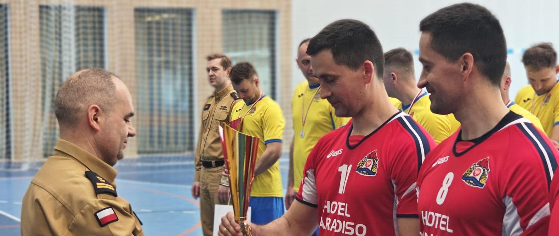 Wręczenie pucharów przez Zastępcę ŚKW