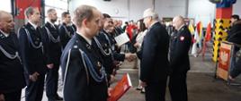 Wręczenie promes przez Poseł na Sejm RP Panią Violettę Porowską, Zastępcę Opolskiego Komendanta Wojewódzkiego PSP w Opolu st. bryg. Dariusza Gieronia oraz druha Artura Gallusa – przedstawiciela Zarządu Głównego ZOSP RP druhom OSP.