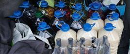 Butelki z alkoholem w bagażniku auta