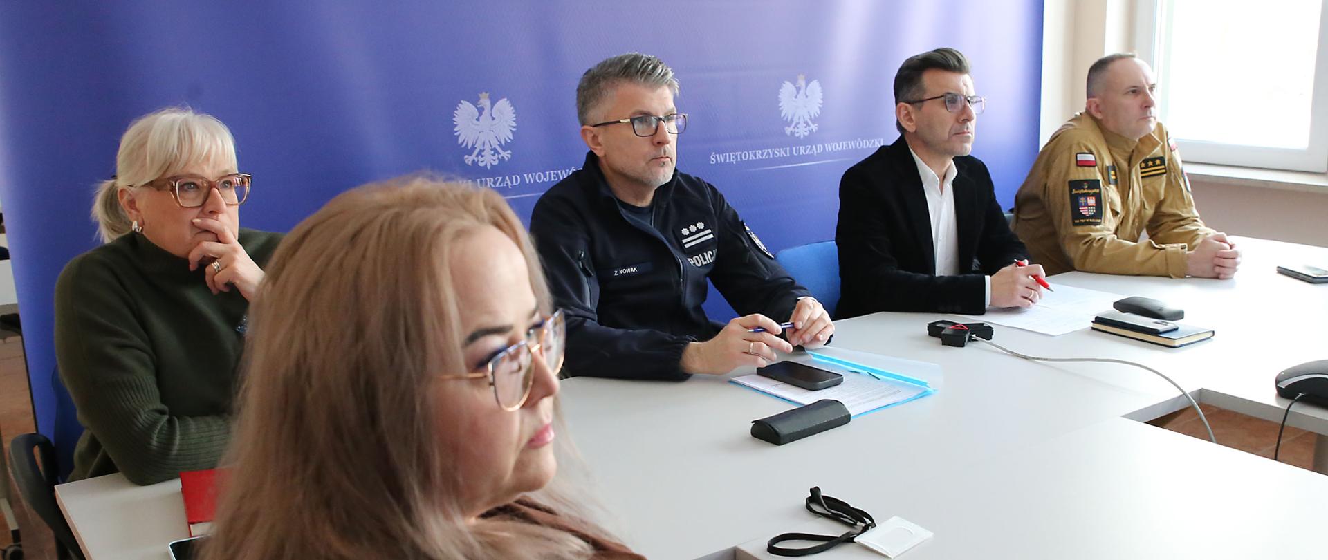 Odprawa kierownictwa resortów spraw wewnętrznych i administracji oraz rodziny, pracy i polityki społecznej z urzędami wojewódzkimi, policją i strażą pożarną.