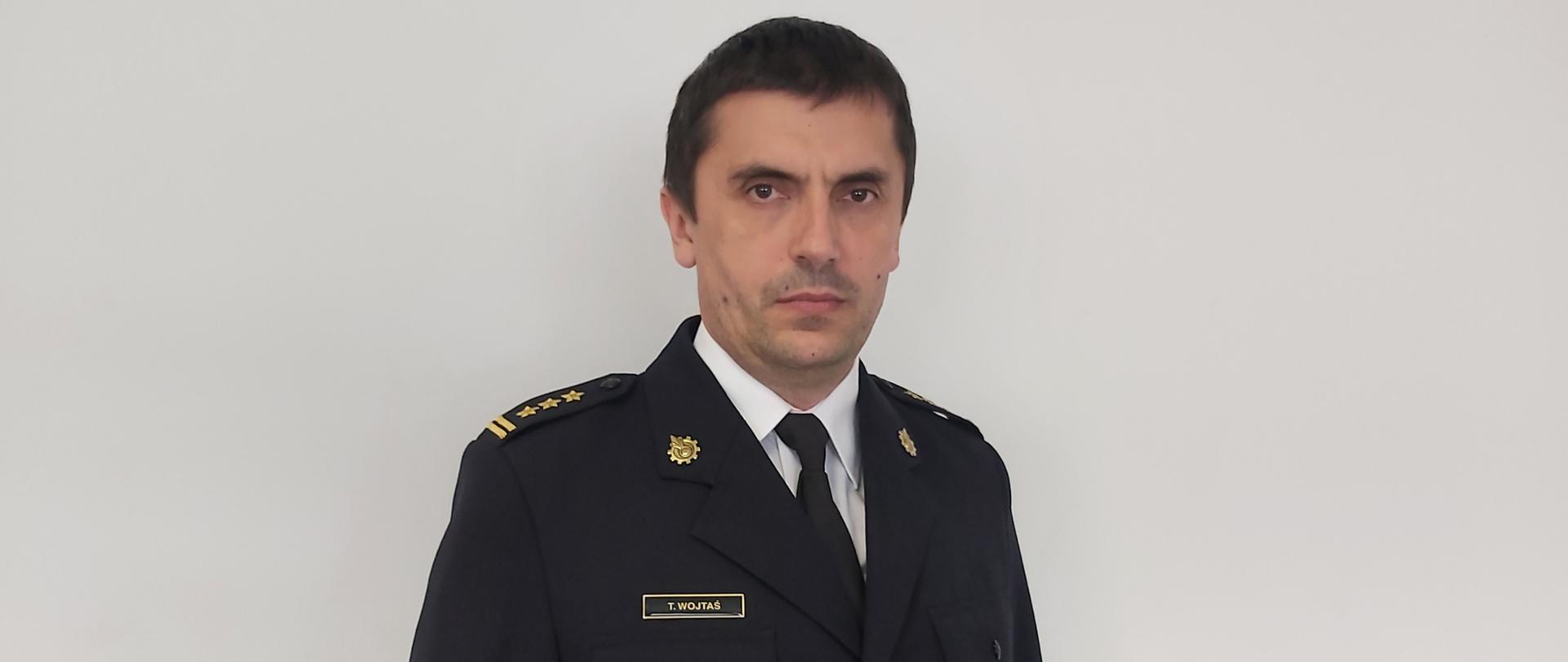 zdjęcie zastępcy komendanta powiatowego Państwowej Straży Pożarnej w Łosicach