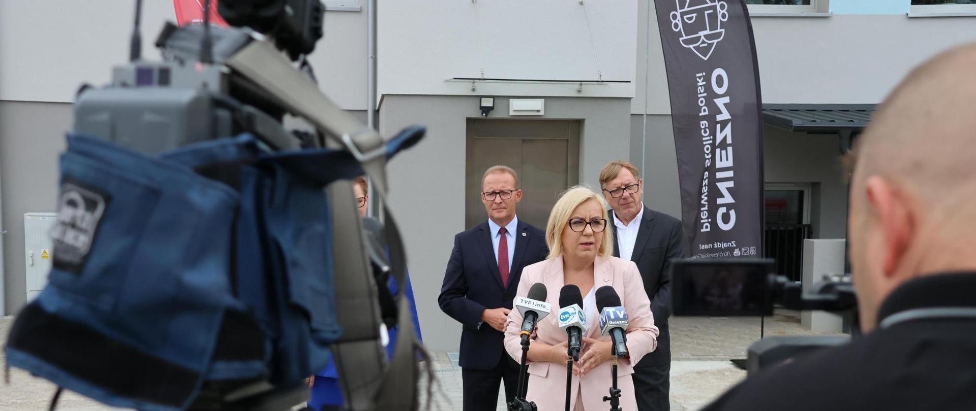 Pani Ministra Paulina Hennig-Kloska podczas konferencji nt. programu termomodernizacji szkół w Polsce.
