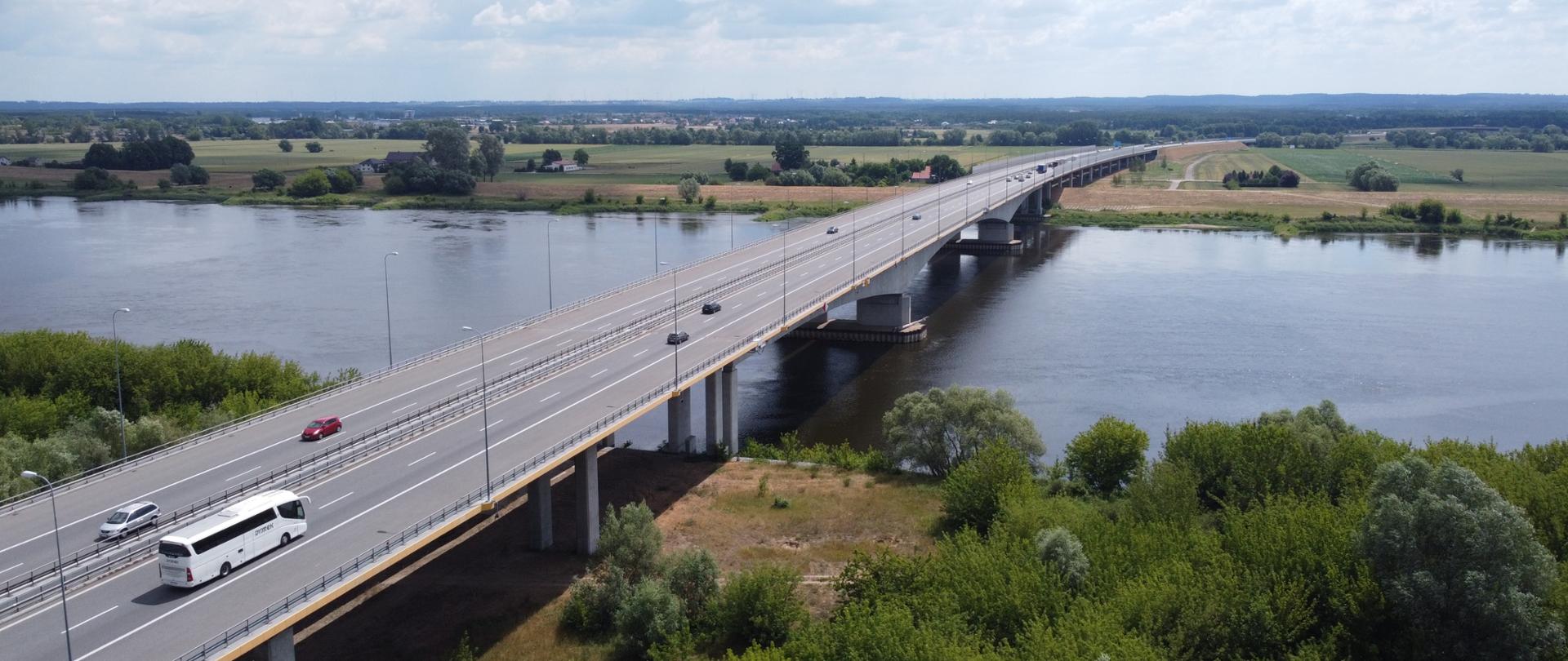 Najdłuższy most w Polsce jest na Wiśle, w ciągu autostrady A1, w Rozgartach koło Grudziądza. Ma 1953,6 m długości.
