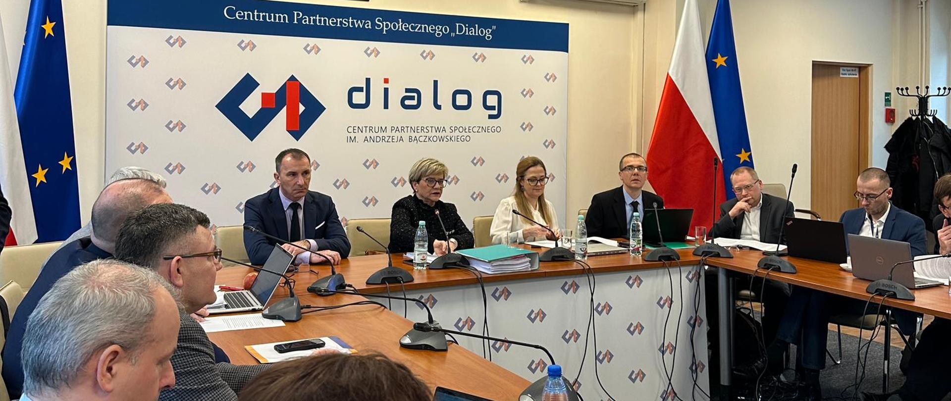 Na zdj. minister Katarzyna Kęcka na posiedzeniu Zespołu Trójstronnego ds. Ochrony Zdrowia.