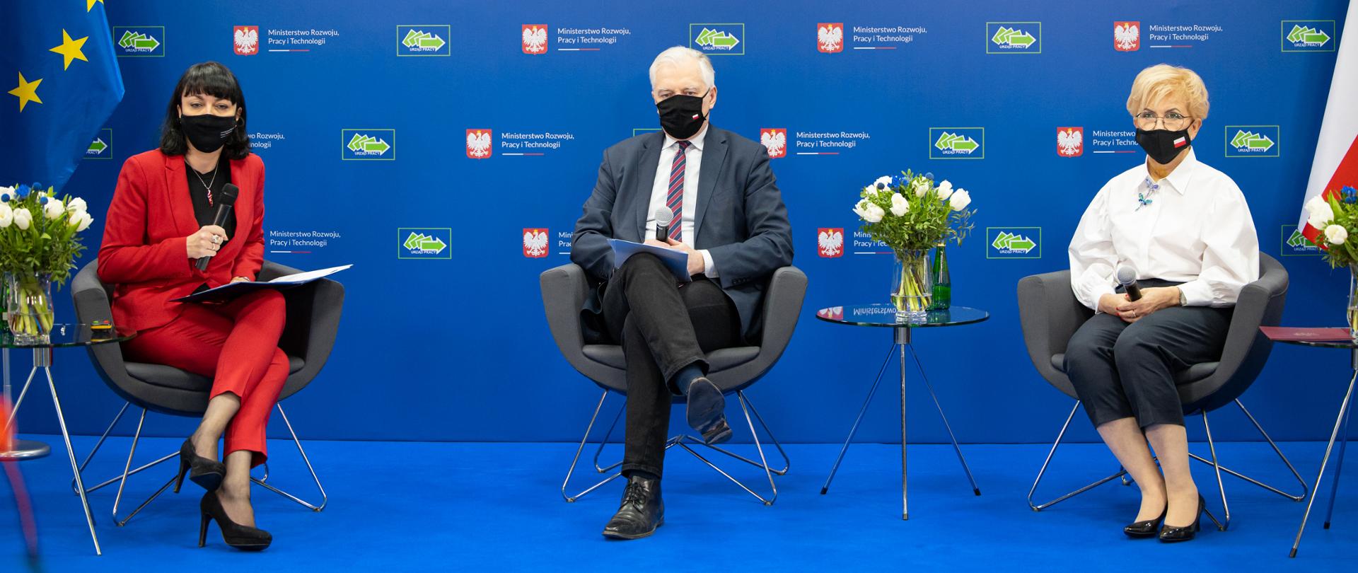 Na zdjęciu wicepremier J. Gowin, wicemin. I. Michałek, dyr. Ewa Flaszyńska
