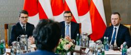 Premier Mateusz Morawiecki podczas spotkania z z ministrem spraw zagranicznych Japonii Yoshimasą Hayashim