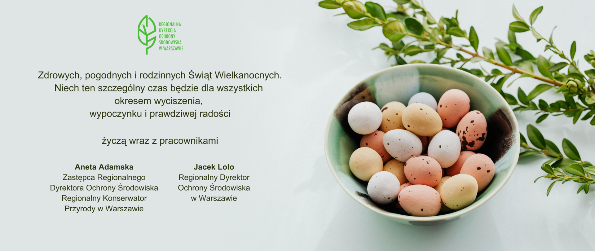 Jaja w misce, gałązka bukszpanu, logotyp i życzenia Wielkanocne