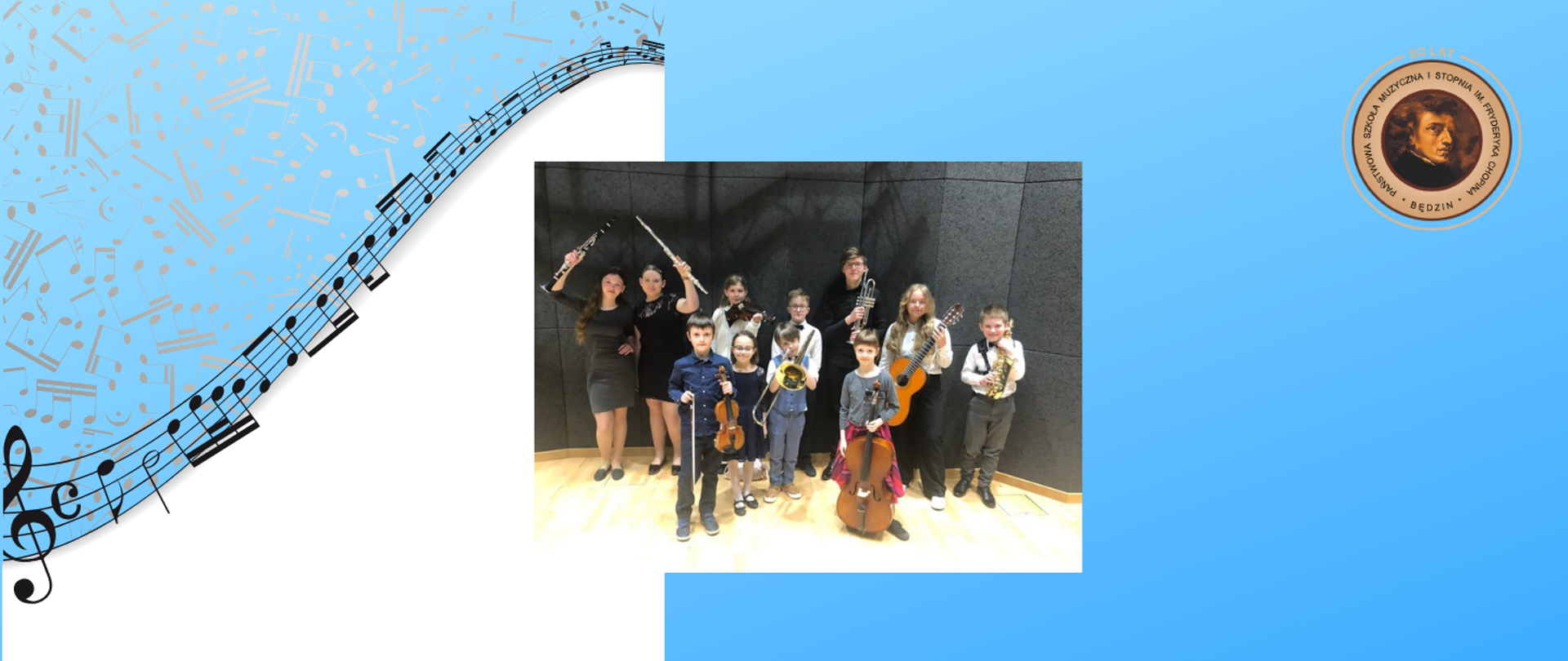 baner na niebieskim tle, na środku zdjęcie dzieci z instrumentami, po prawej logo szkoły