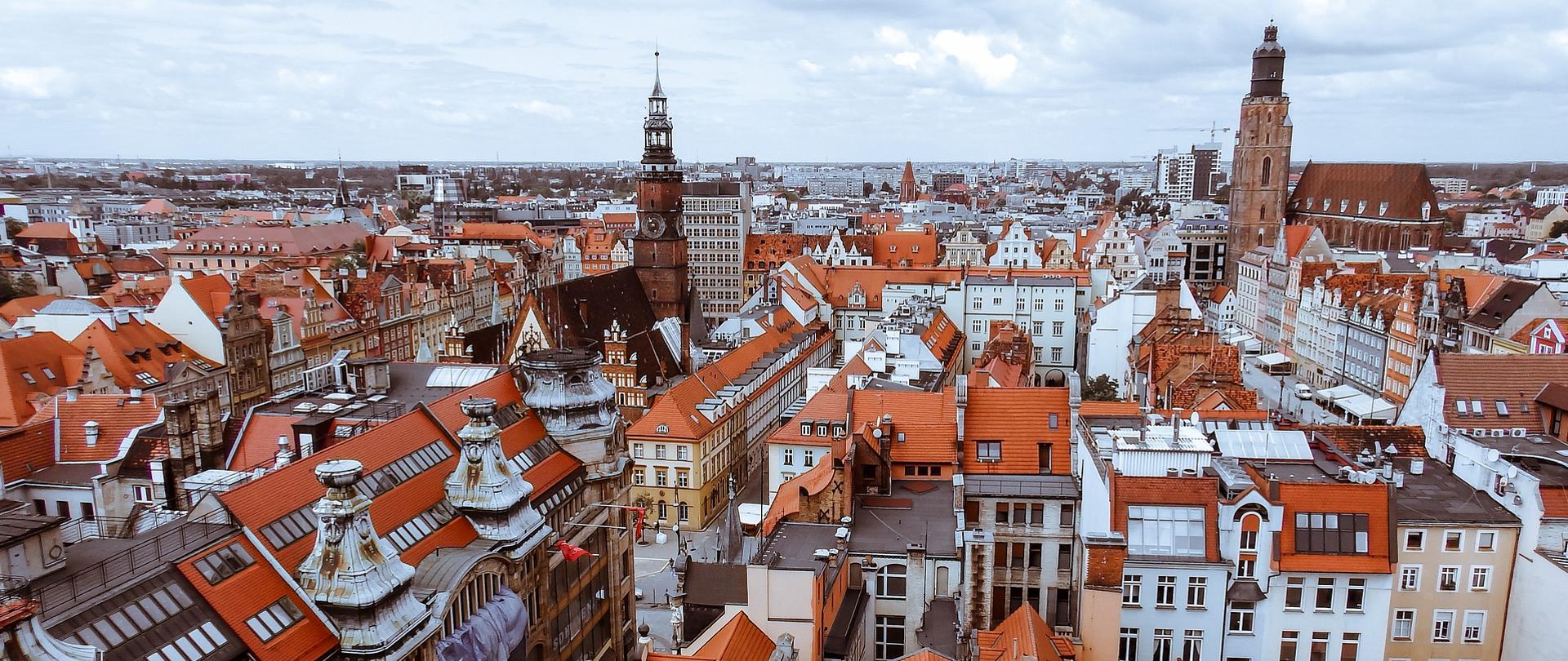 Panorama starego miasta Wrocławia - widok z lotu ptaka.