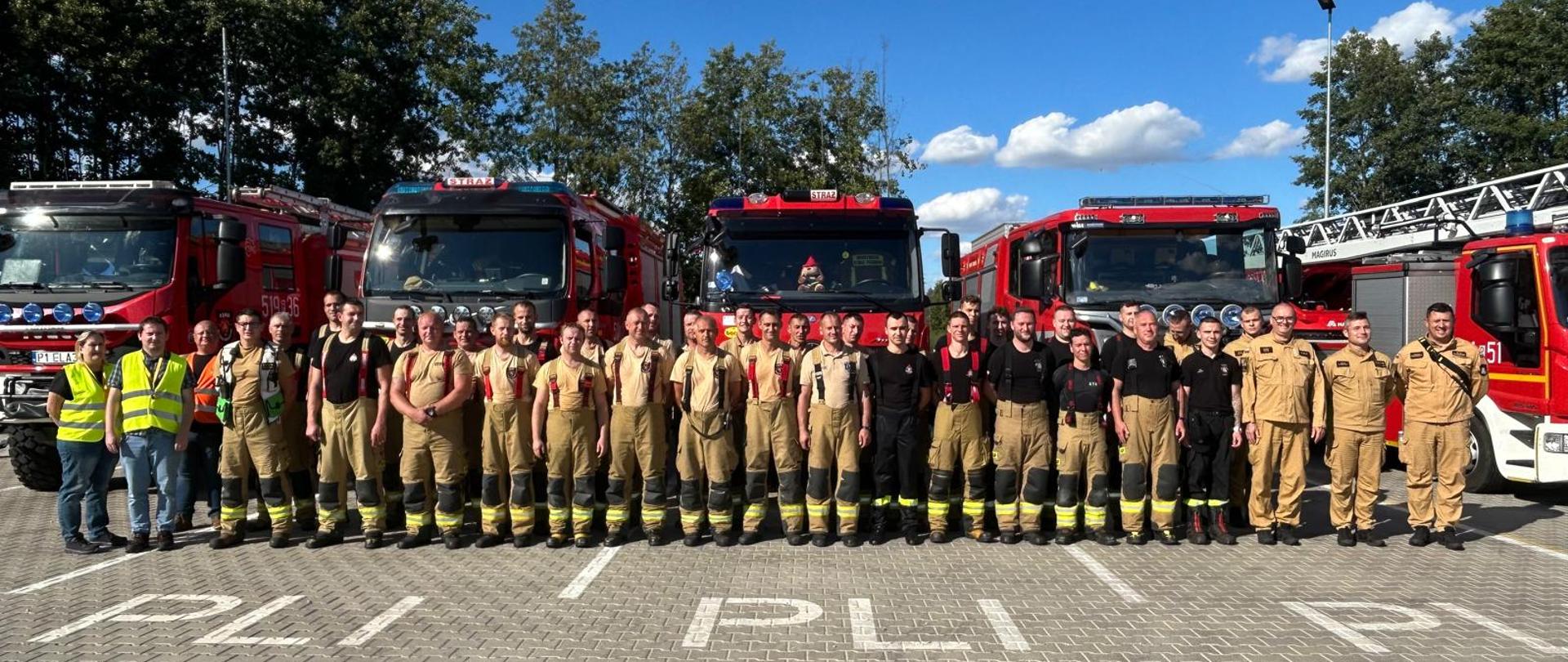 Zbiórka strażaków po ćwiczeniach