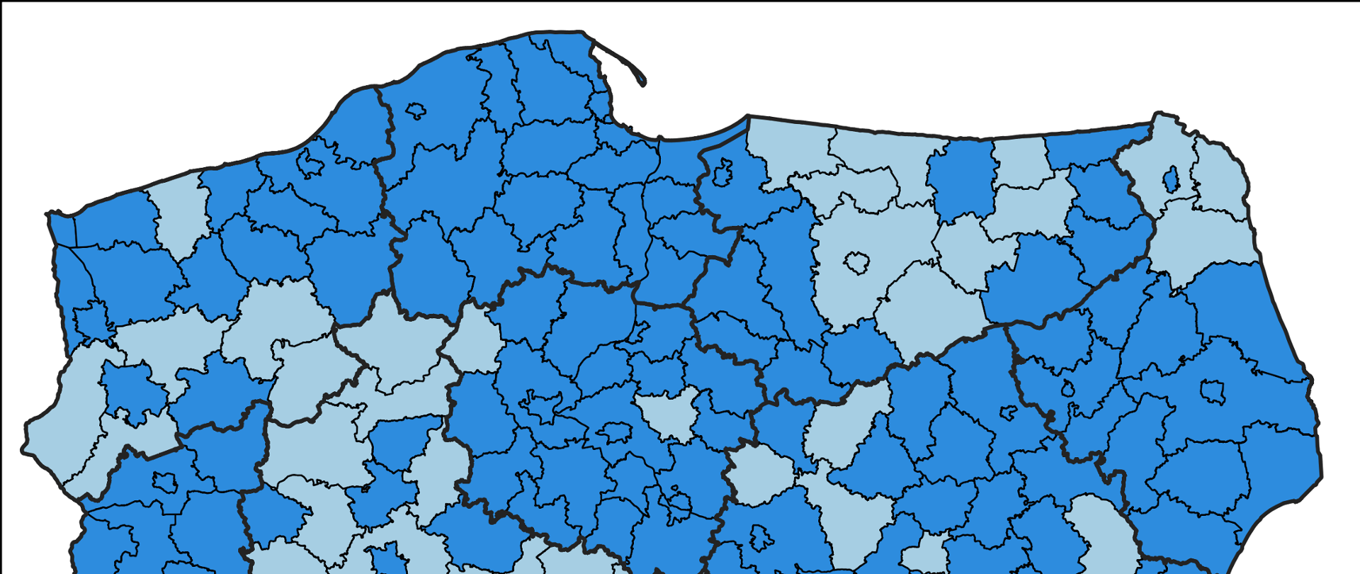 Ilustracja przedstawia zestawione obok siebie 2 mapy Polski z oznaczonym kolorystycznie: stanem wdrażania układu PL-EVRF2007-NH w powiatach po lewej stronie i powiatami, z którymi zawarte zostało porozumienie po prawej stronie.