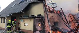 Działania ratowniczo - gaśnicze przy pożarze budynku gospodarczego.