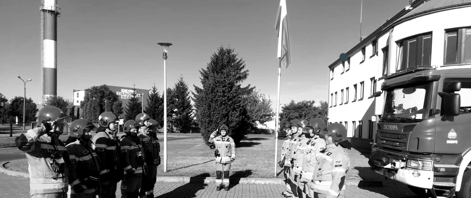 Strażacy KP PSP w Sierpcu oddali hołd strażakowi KG PSP, który zginął w wypadku podczas służby