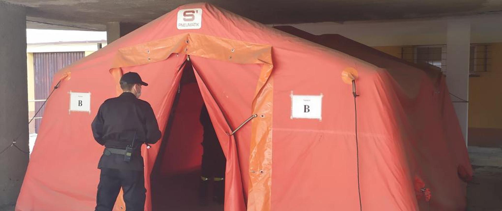 zdjęcie przestawia namiot strażacki