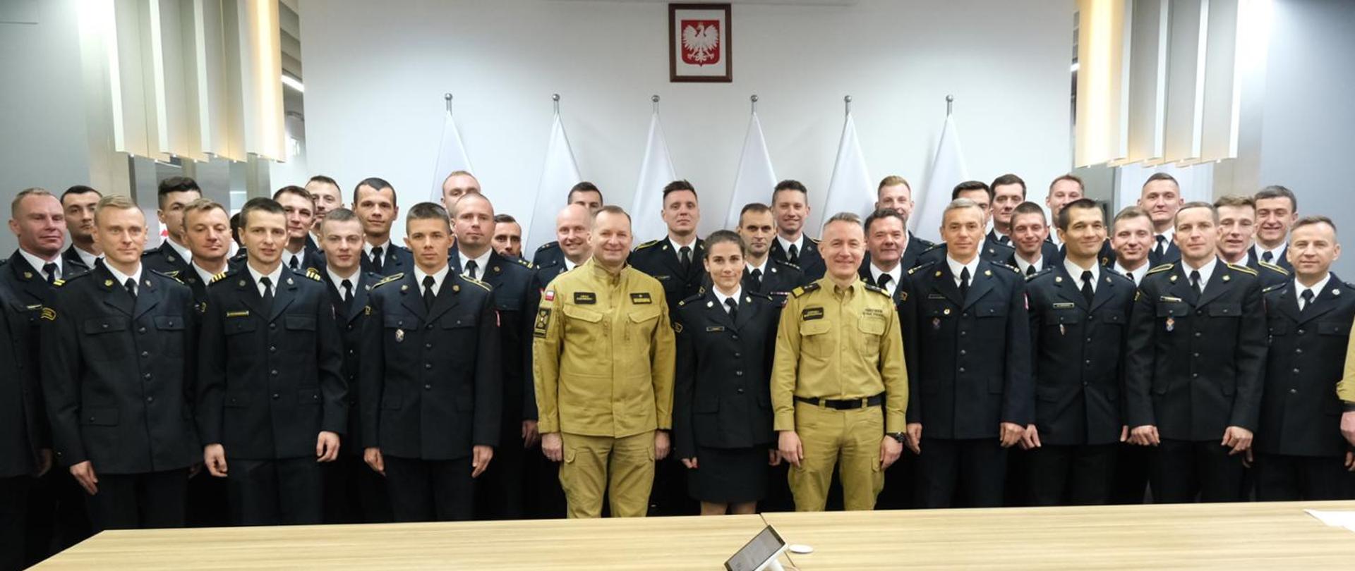 SPOTKANIE KOMENDANTA GŁÓWNEGO PSP Z WYRÓŻNIAJĄCYMI SIĘ STRAŻAKAMI-SPORTOWCAMI