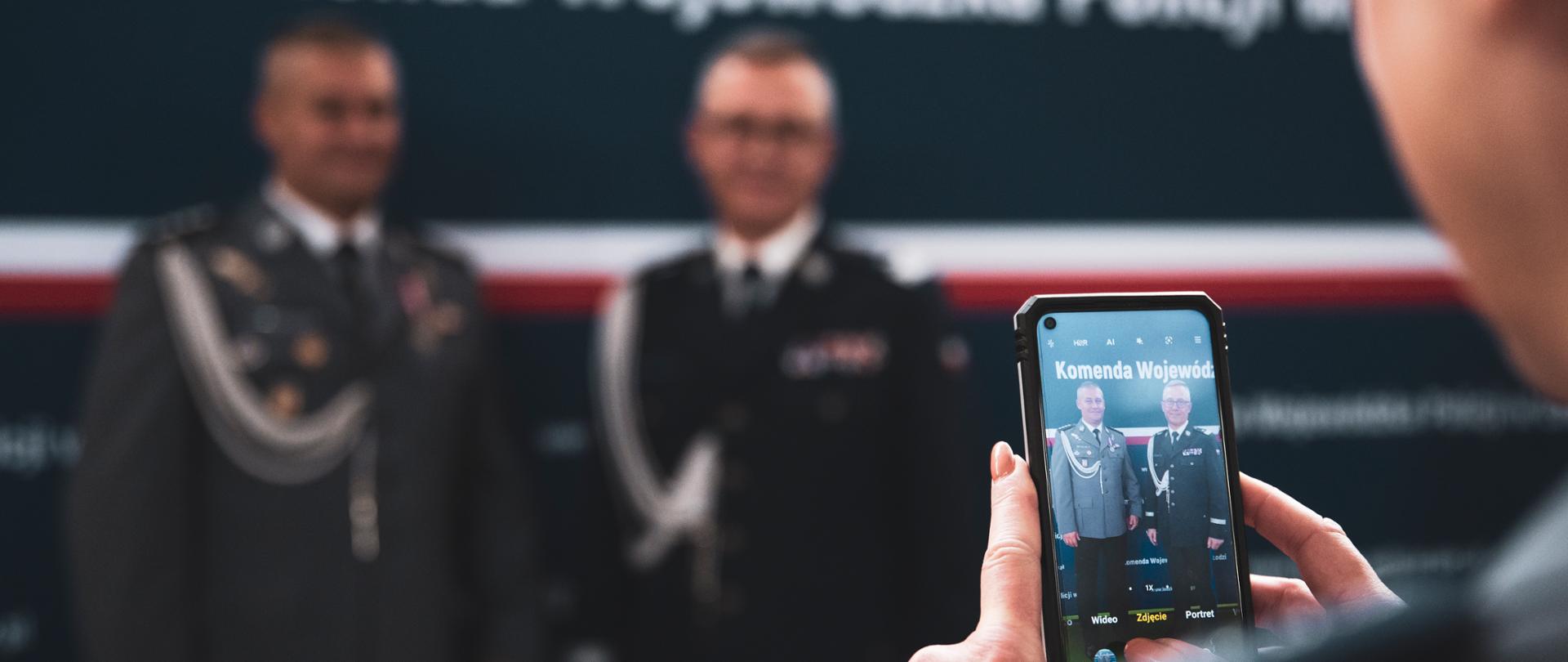 Policjanci odznaczenia medalem za Długoletnią Służbę