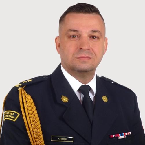 Zdjęcie przedstawia Komendanta Miejskiego PSP w Słupsku w mundurze galowym 