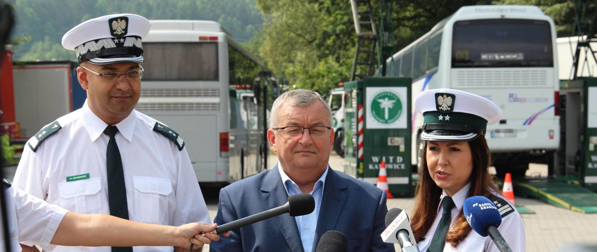 Minister A. Adamczyk i Główny Inspektor Transportu Drogowego A. Gajadhur opowiedzieli o akcji ''Bezpieczny autokar''