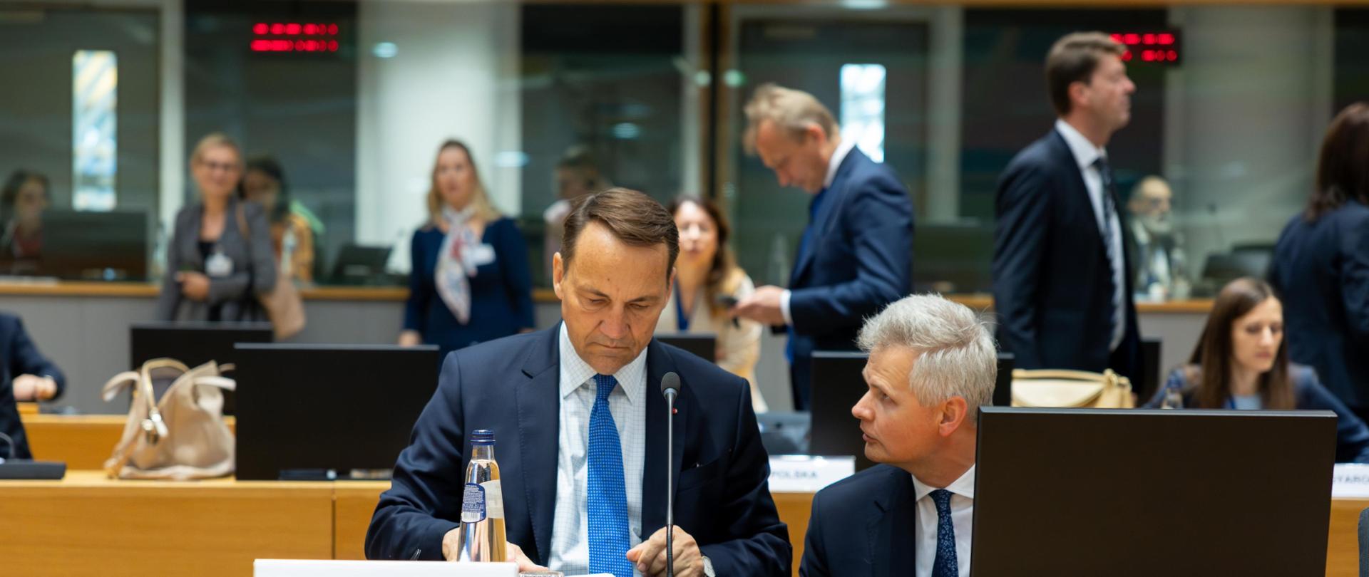 Minister Radosław Sikorski na posiedzeniu Rady ds. Zagranicznych FAC w Brukseli