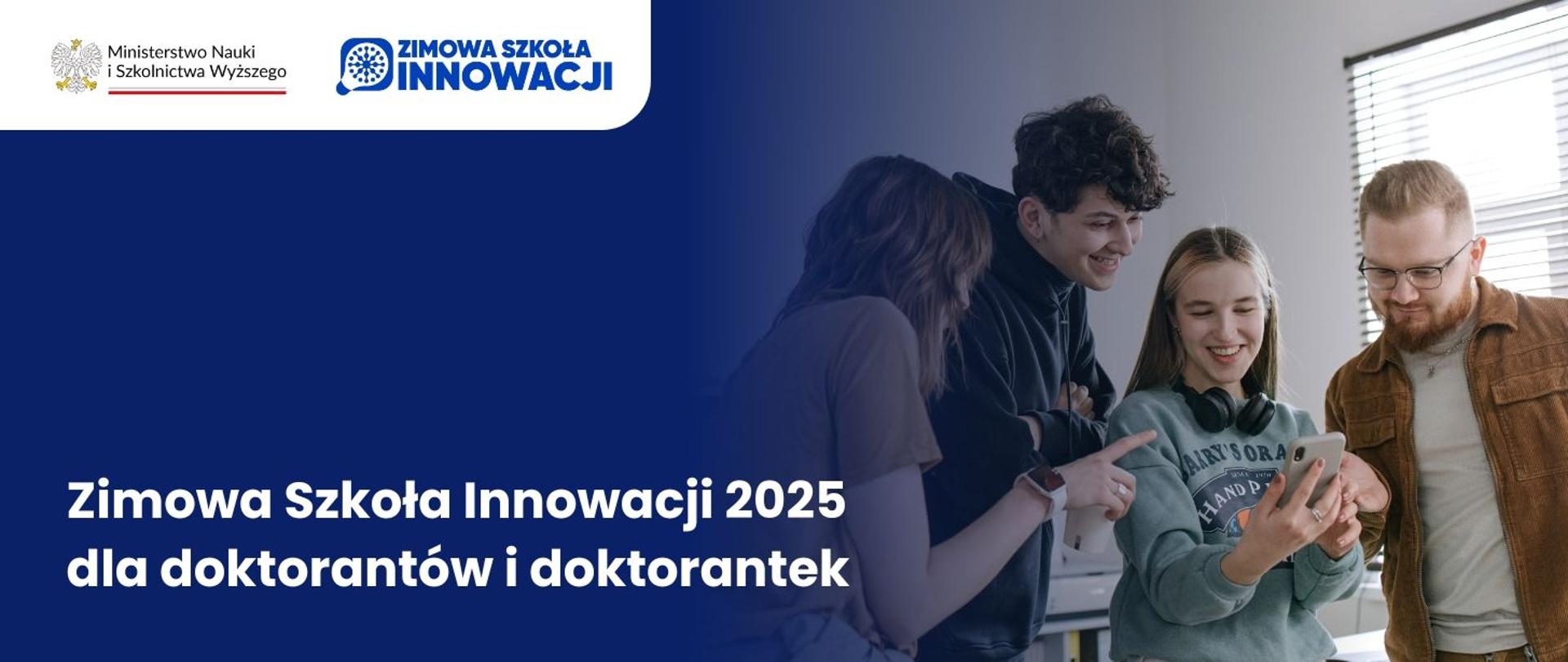 Grafika - na niebieskim tle Zimowa Szkoła Innowacji 2025 dla doktorantów i doktorantek, obok czworo młodych ludzi.