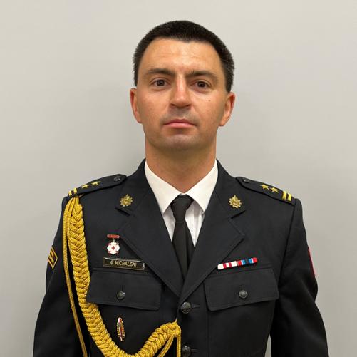 bryg. Grzegorz Michalski - Zastępca Komendanta Powiatowego PSP w Grójcu w mundurze wyjściowym.