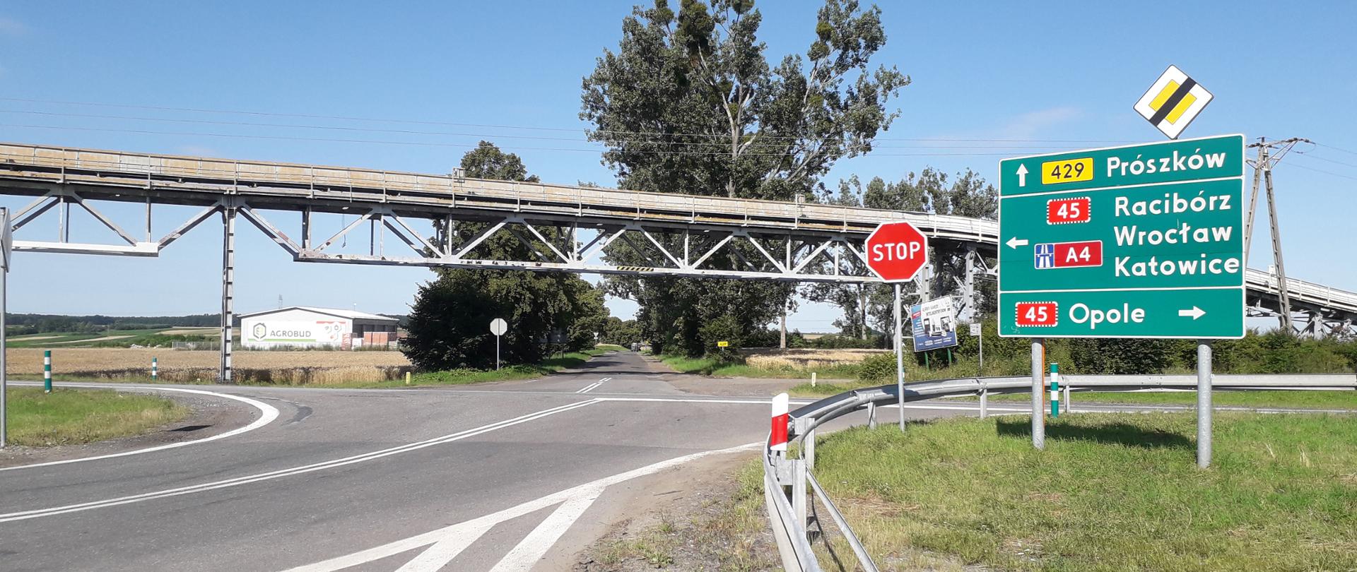 Skrzyżowanie DK45 z DW415 i DW429 w Zimnicach Małych