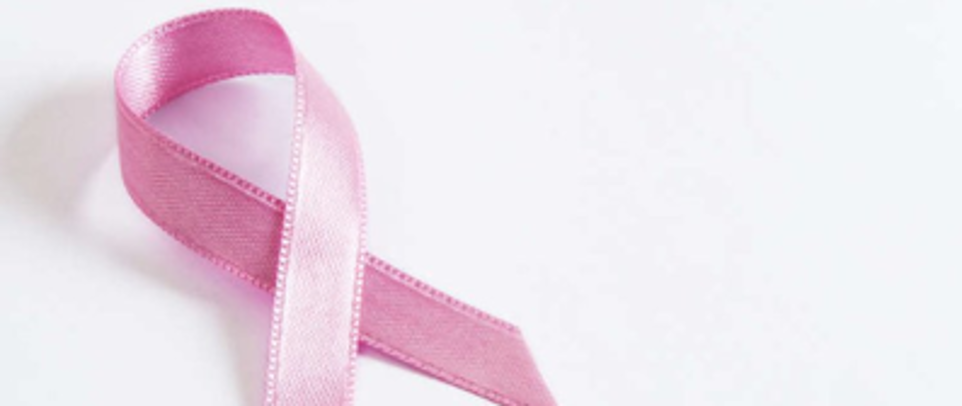 różowa wstążka na białym tle