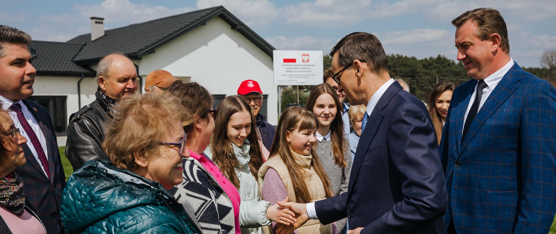 Premier Mateusz Morawiecki podczas wizyty w Zarannej.