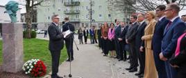 Wystapienie_Ambasadora_RP_Krzysztofa_Olendzkiego_podczas_ceremonii_odsłoniecia_popiersia_Adama_Mickiewicza_w_Kranju