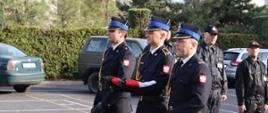 Poczet flagowy w składzie mł. kpt. Wilk Piotr, mł. asp. Bednarczyk Bartłomiej, sekc. Jacek Smycz