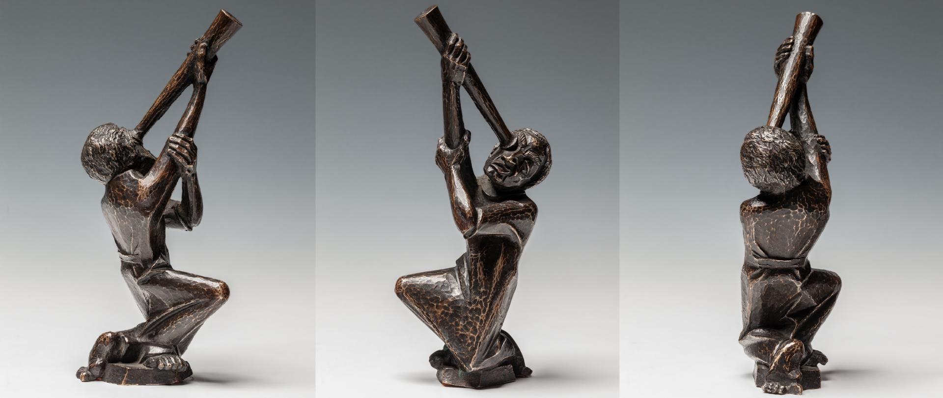 „Klęcząca postać z lunetą” – zobacz odzyskaną rzeźbę na wystawie w Muzeum Narodowym we Wrocławiu