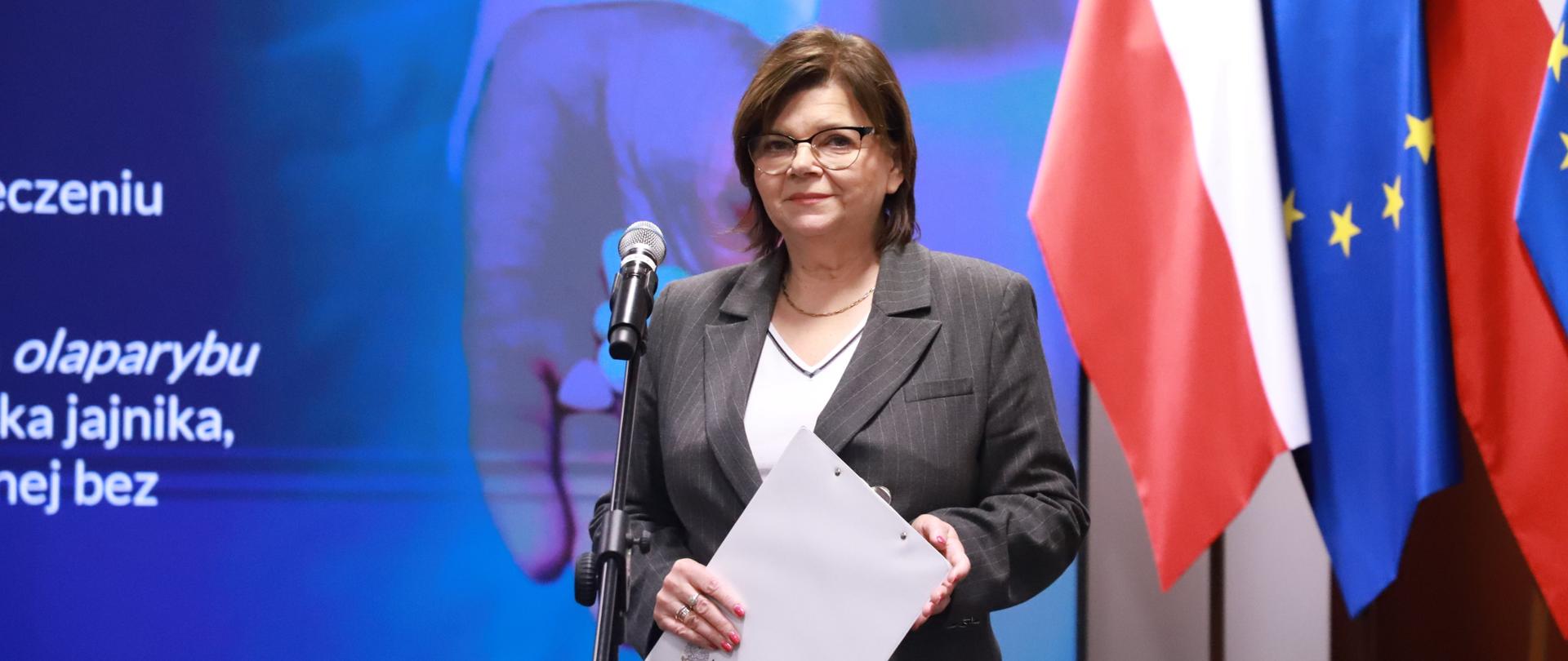 zdjęcie minister Izabeli Leszczyny z konferencji prasowej dot. listy leków refundowanych