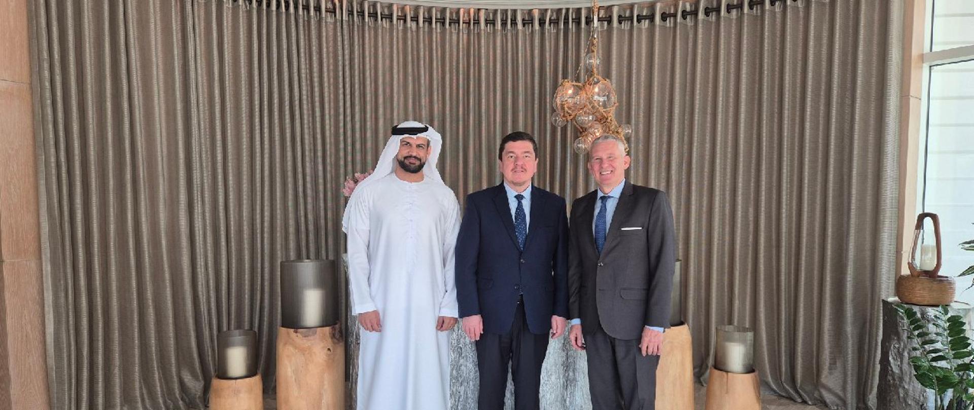 Na zdjęciu szef placówki Grzegorz Gawin razem z Wielkim Mufim RP oraz przedstawicielem Emiratu Sharjah