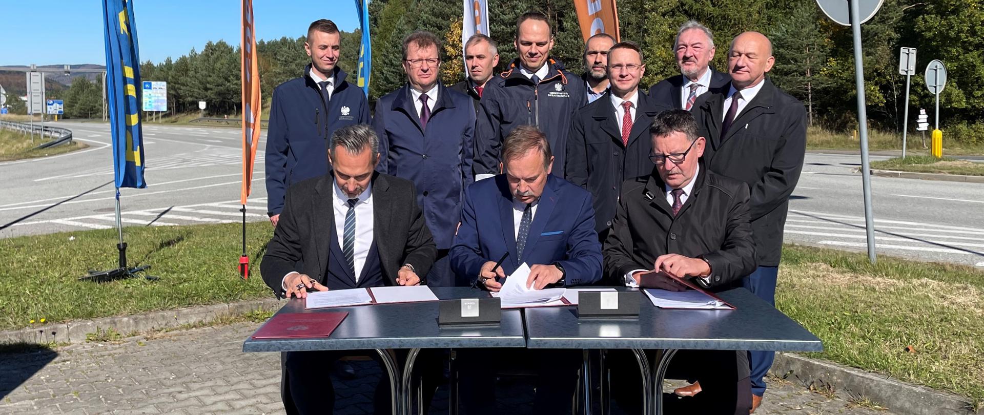 Podpisanie umowy na drogą ekspresową S19 na odcinku Dukla - Barwinek