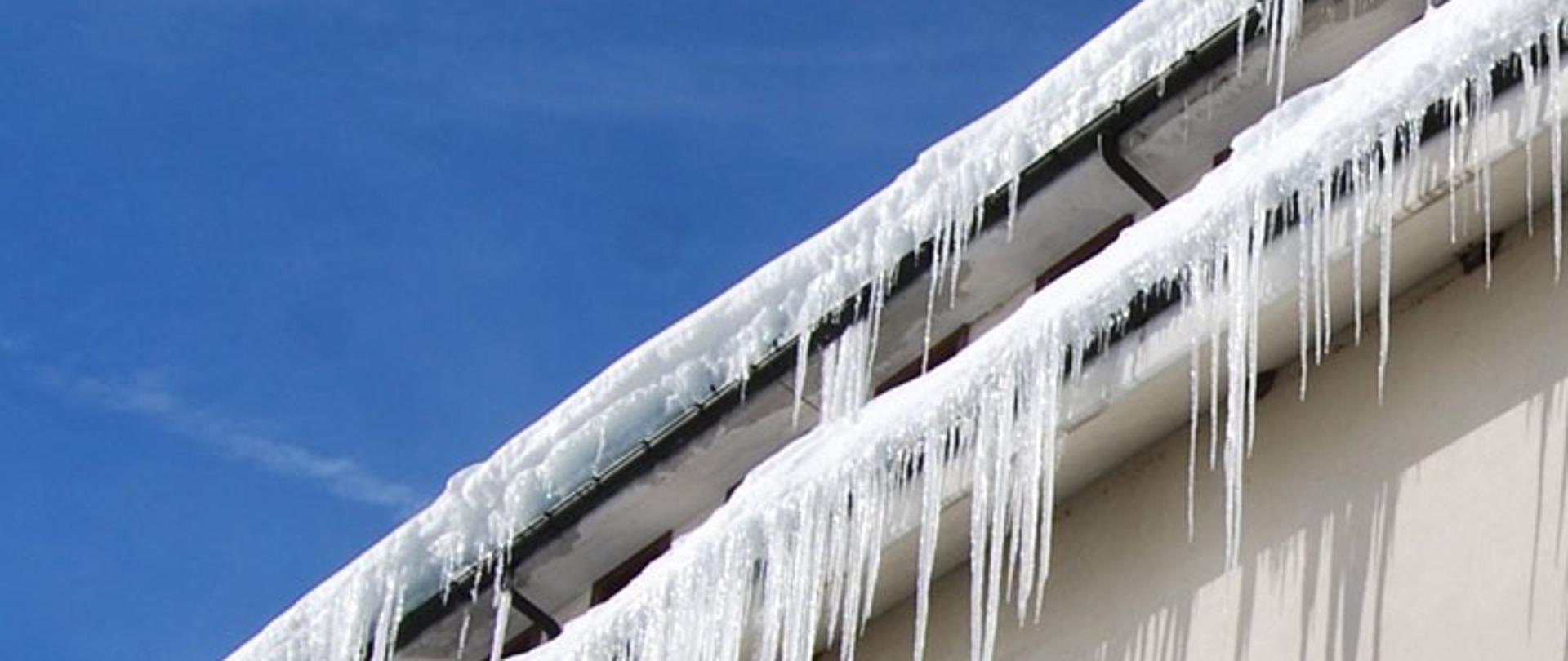 Obowiązek usuwania śniegu z dachów