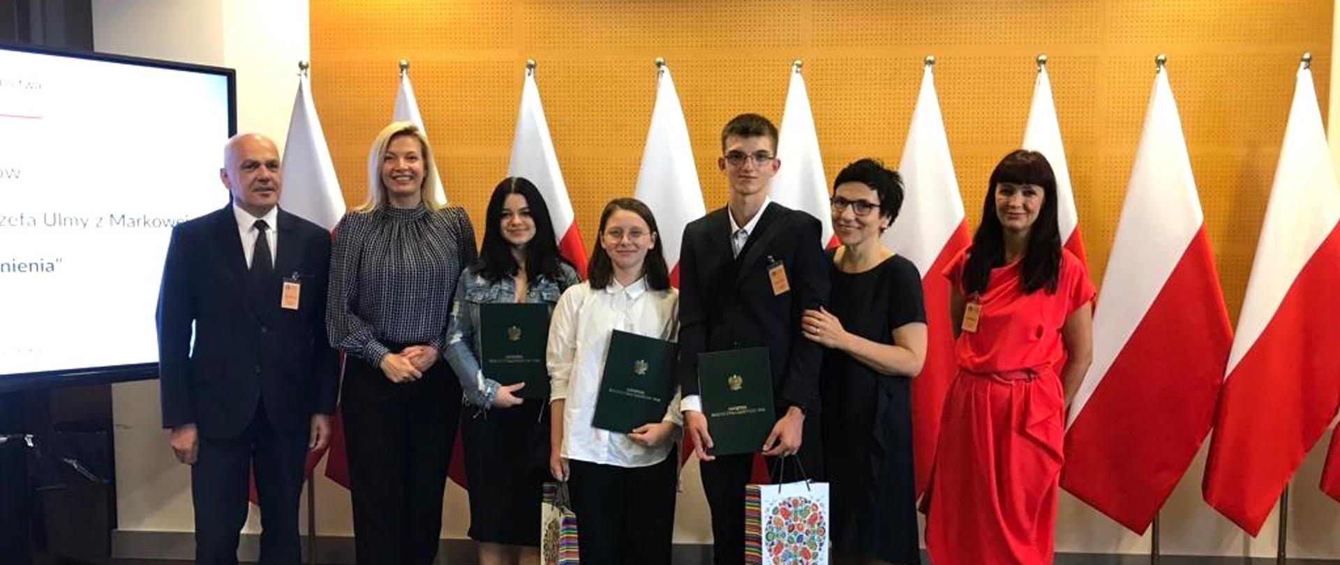 Wyróżnienie Ministra Rolnictwa i Rozwoju Wsi za udział w konkursie fotograficznym inspirowanym postacią i pasją Józefa Ulmy z Markowej „Ocalić od zapomnienia”