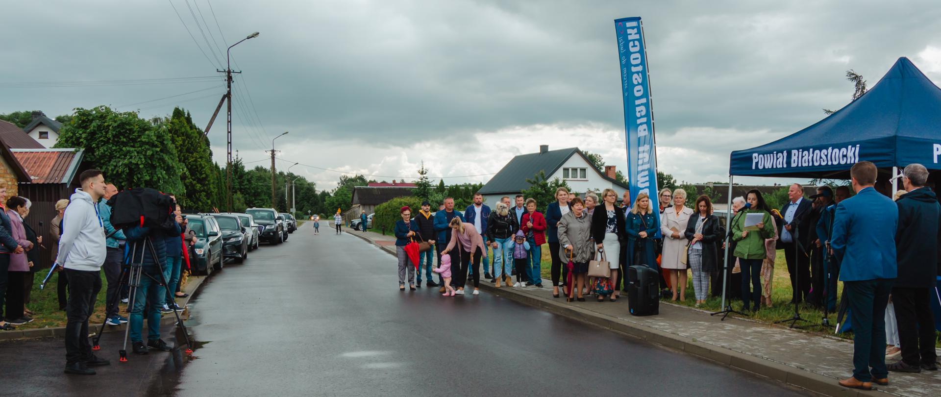 Nowa droga we wsi Dołki 